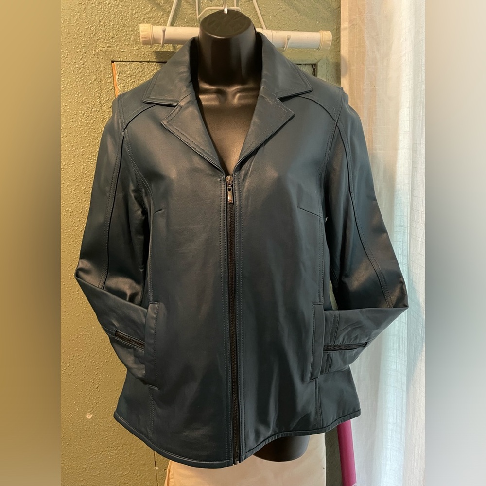 Blue Leather Jacket with Lapels and Front Zip NWT